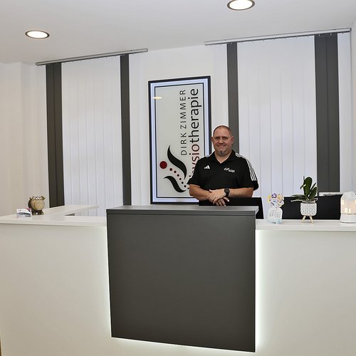 Empfangsbereich der Physiotherapiepraxis Zimmer 